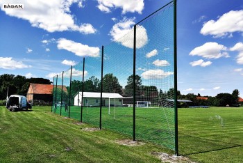 Siatka ochronna osłonowa na boisko szkolne piłkarskie